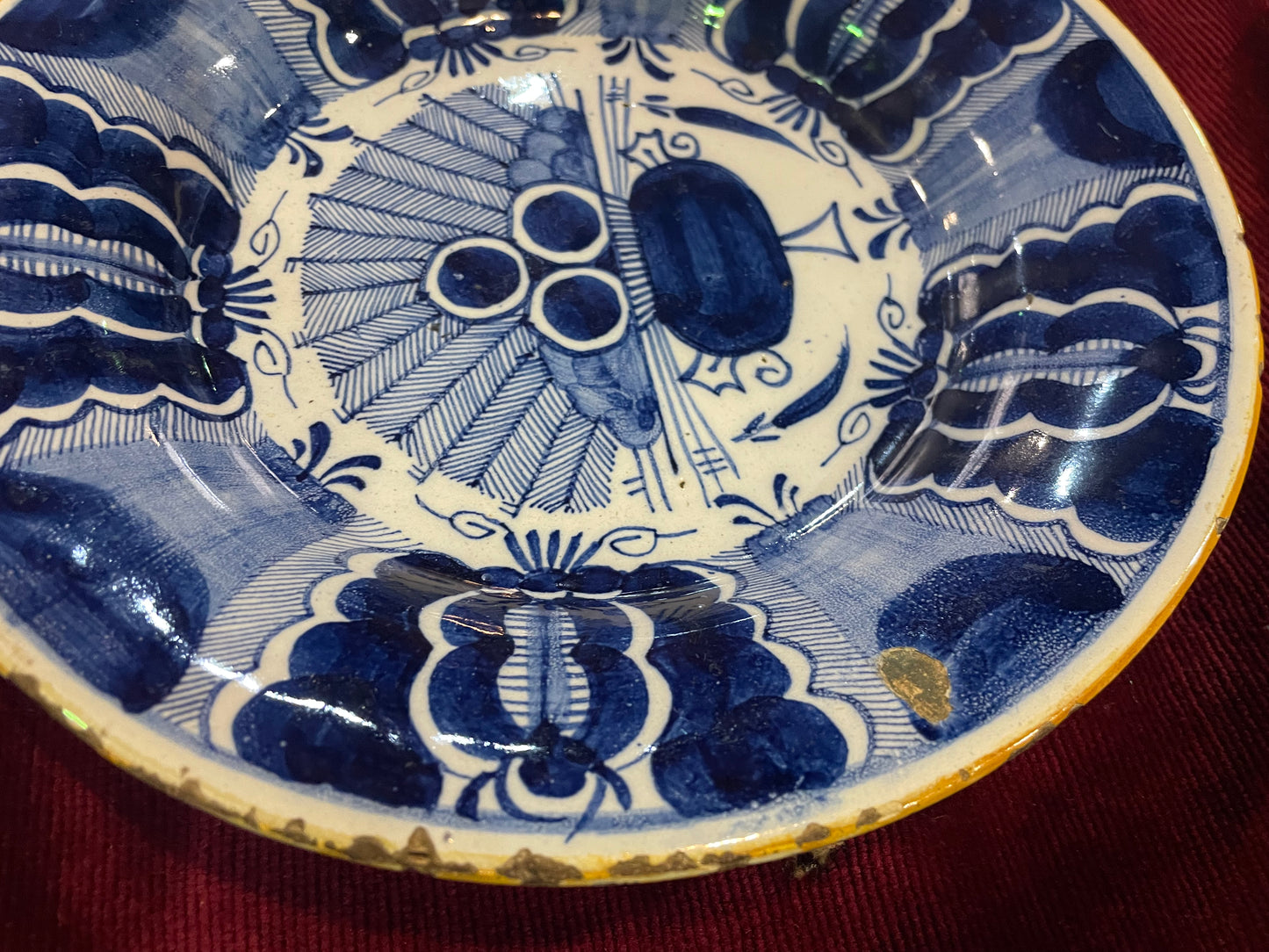 Assiette en Faïence de Delft – XVIIIe siècle – Signée et Numérotée