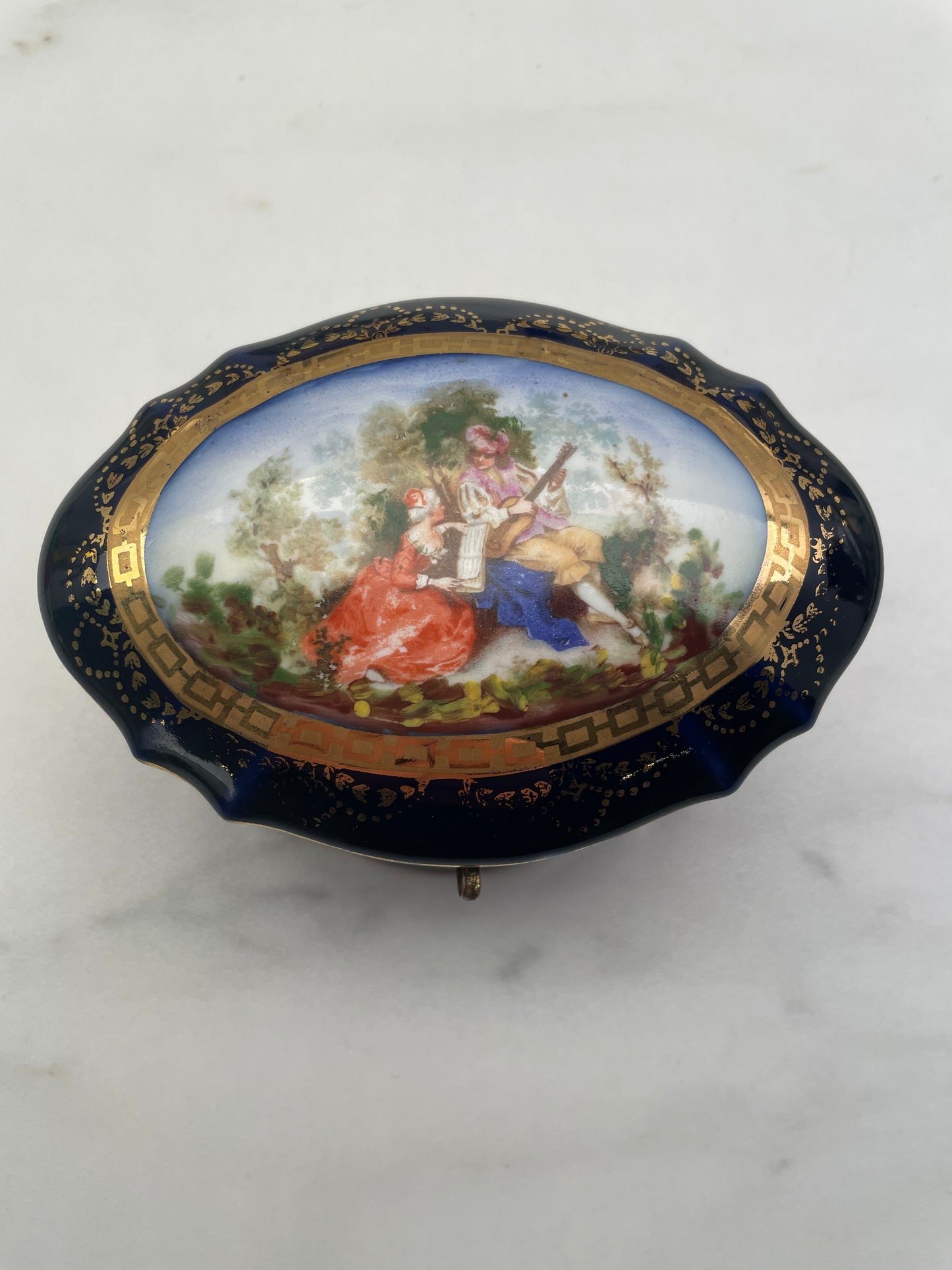 Ancienne Petite Boîte Limoges en Porcelaine Décor Romantique
