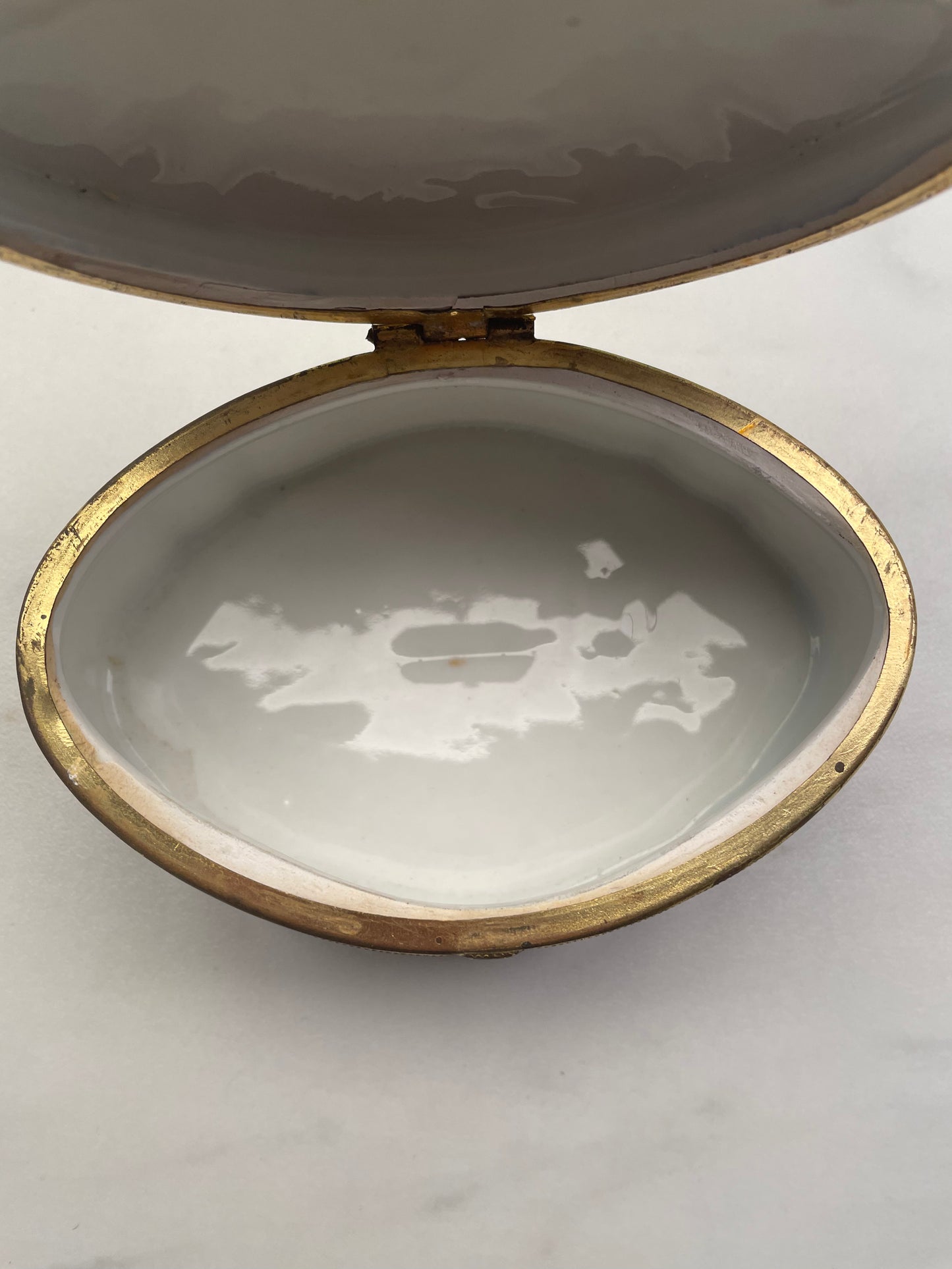 Ancienne Petite Boîte Limoges en Porcelaine Décor Romantique
