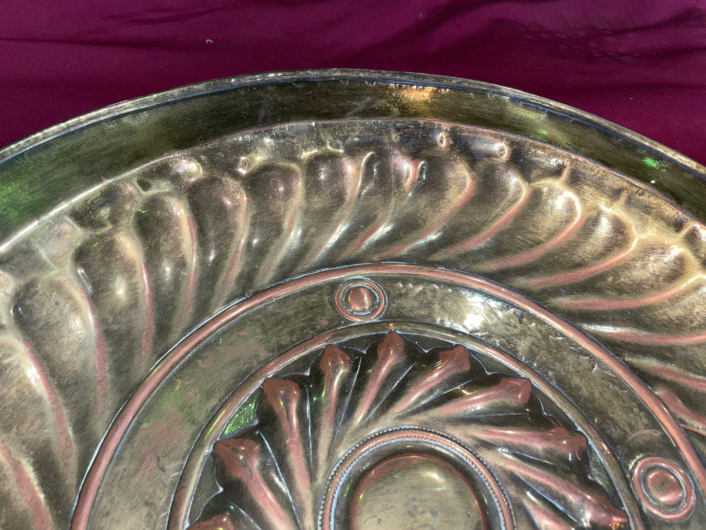 1 - Plat à Offrandes à Décor de Nuremberg – Cuivre / Laiton – Période à Identifier
