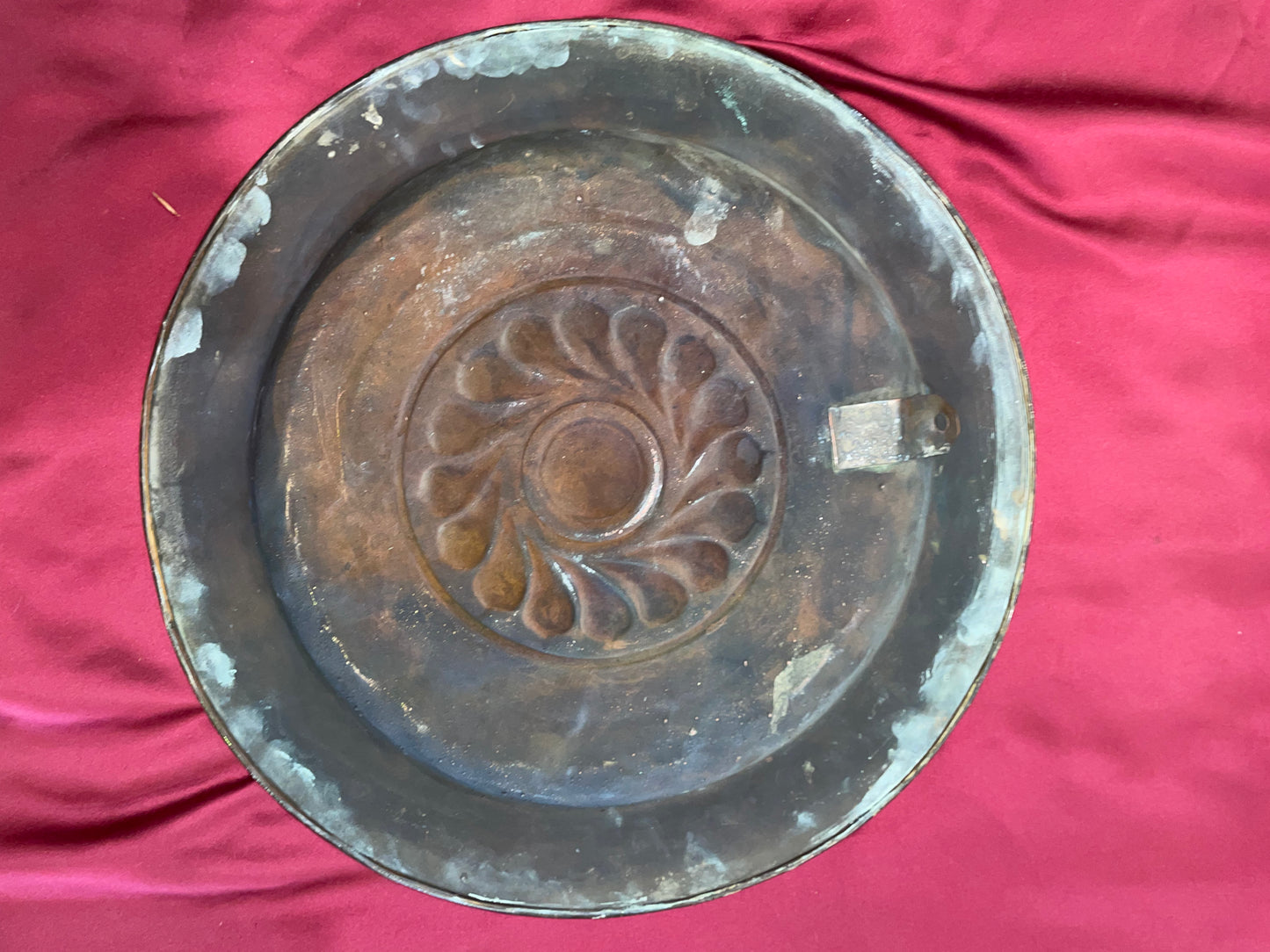 1 - Plat à Offrandes à Décor de Nuremberg – Cuivre / Laiton – Période à Identifier