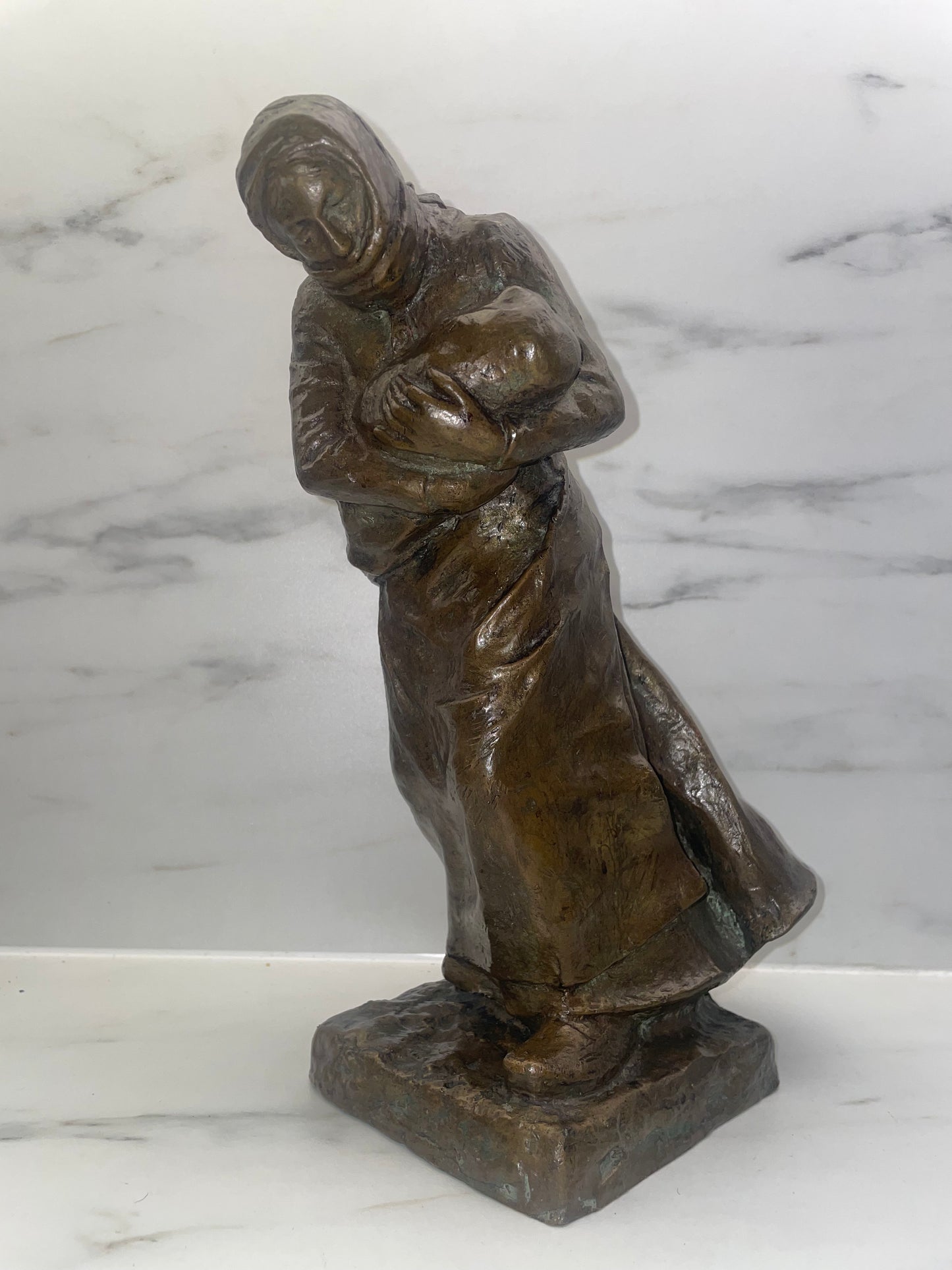1 - Sculpture en bronze – Maternité (1905) – Femme et enfant – 32 cm