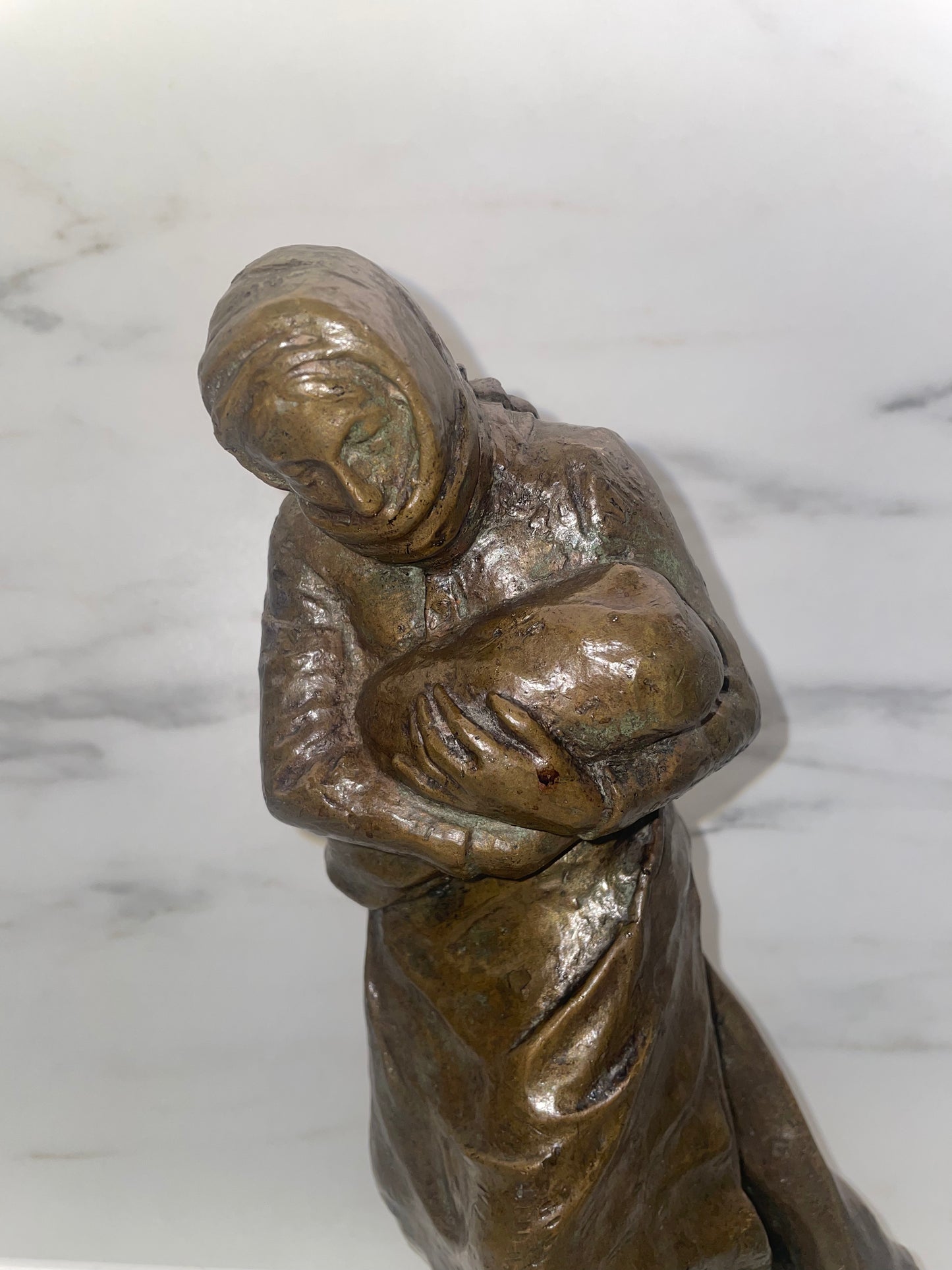 1 - Sculpture en bronze – Maternité (1905) – Femme et enfant – 32 cm