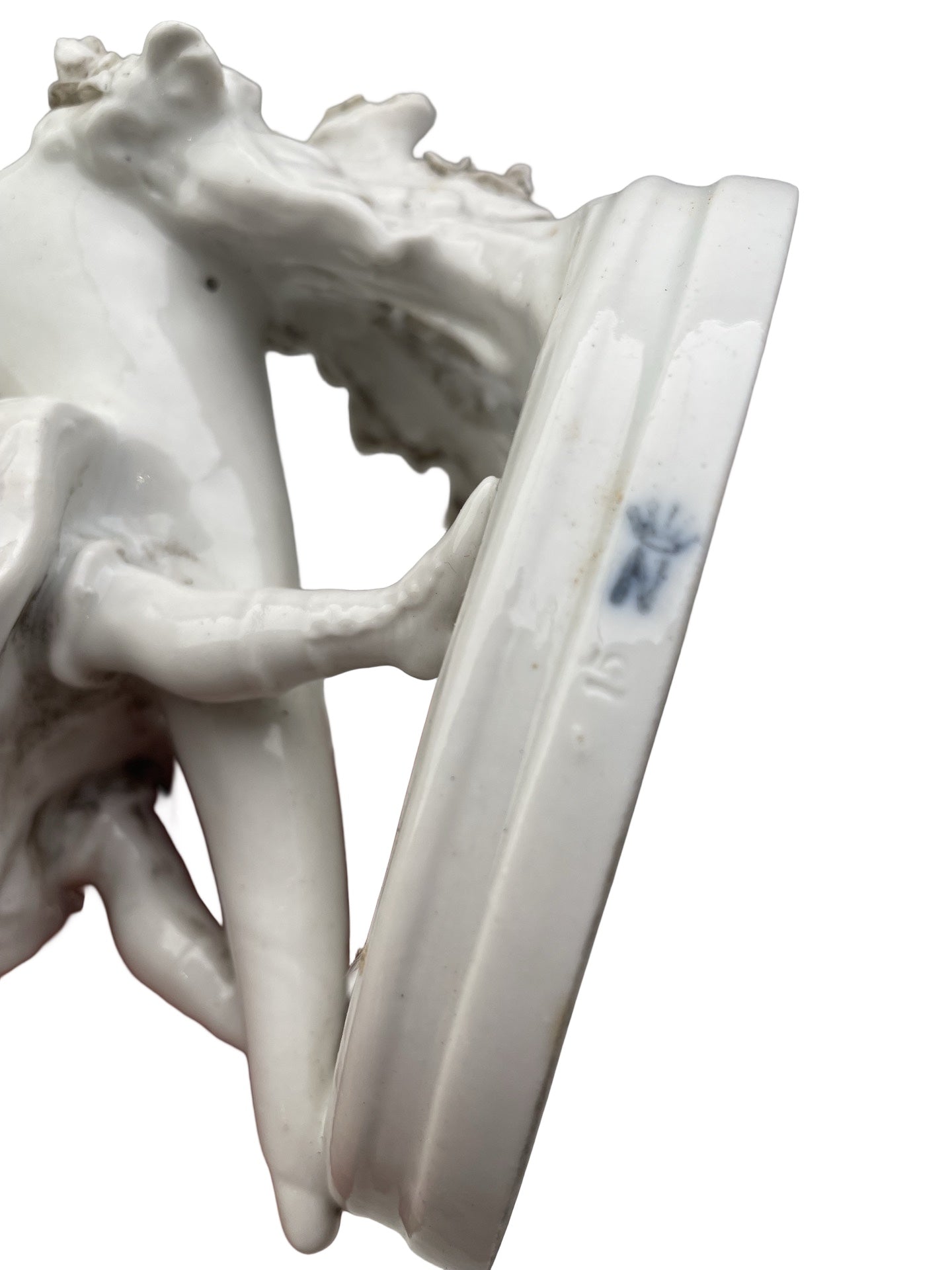 Paire de figurines en porcelaine blanche Ernst Bohne Sons