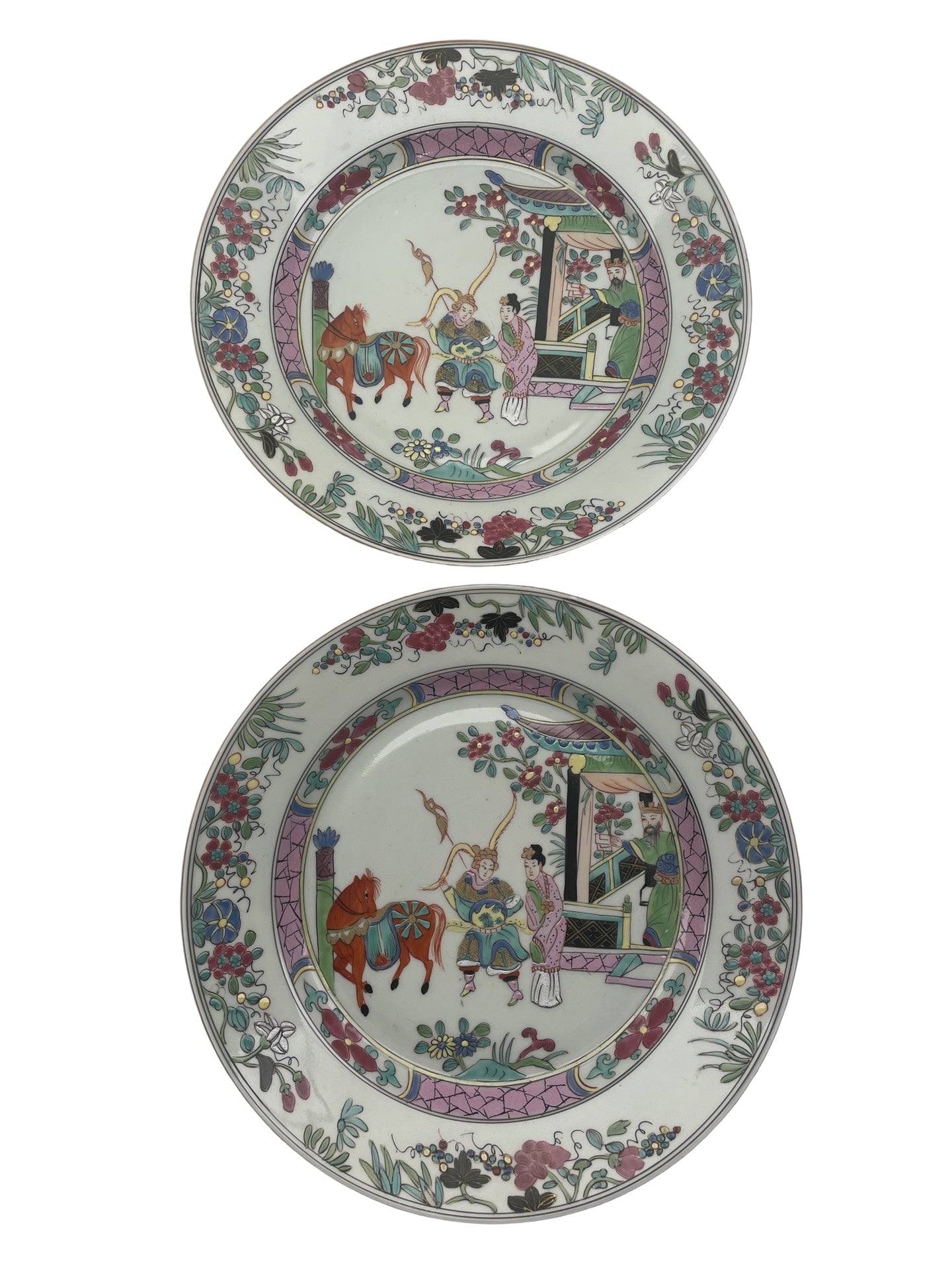 Paire d’assiettes en porcelaine – Chine – Style Famille Rose – Circa 1930