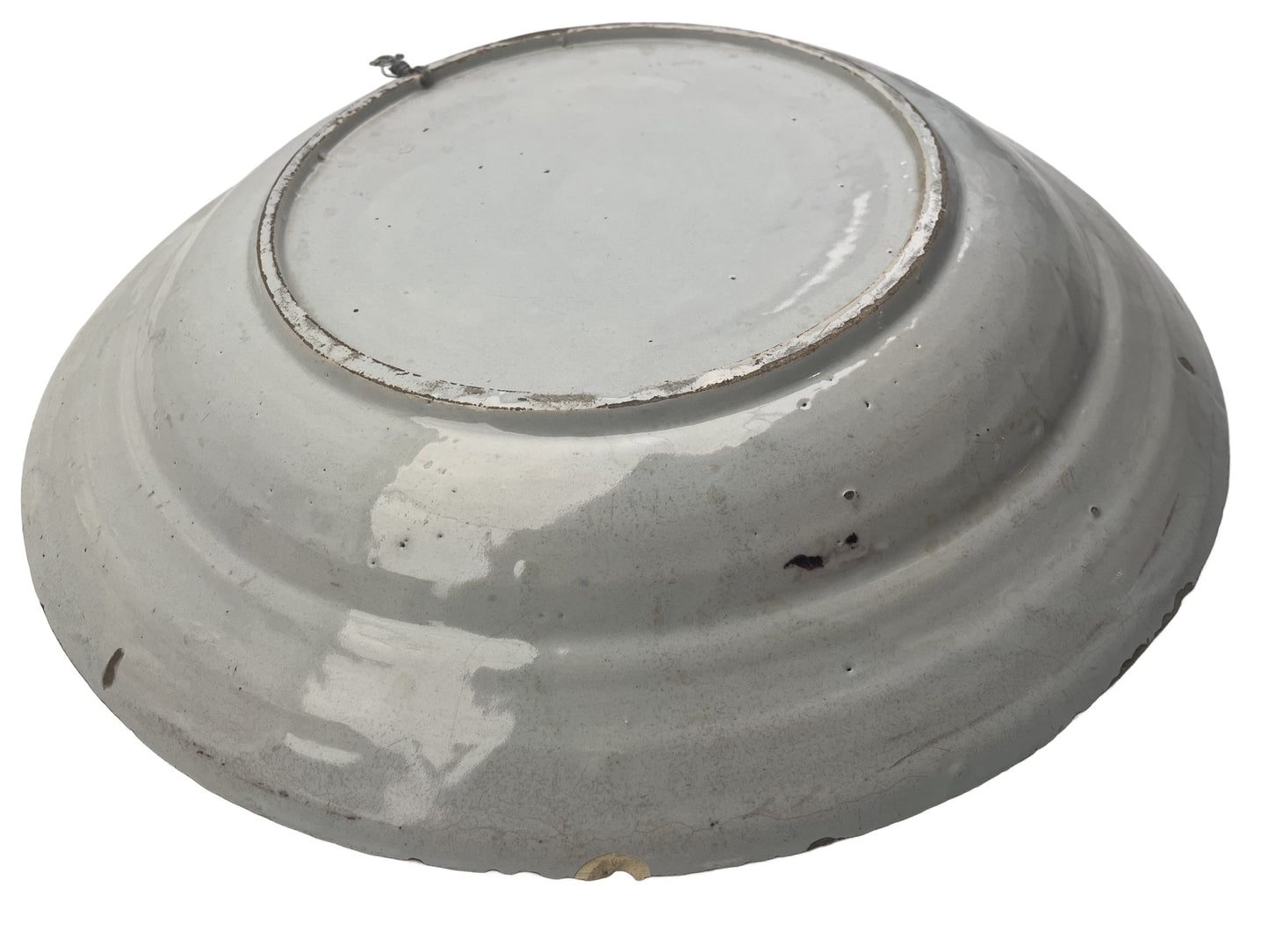 Plat en faïence de Delft – XIXᵉ siècle – Décor floral jaune et blanc – Égrenures
