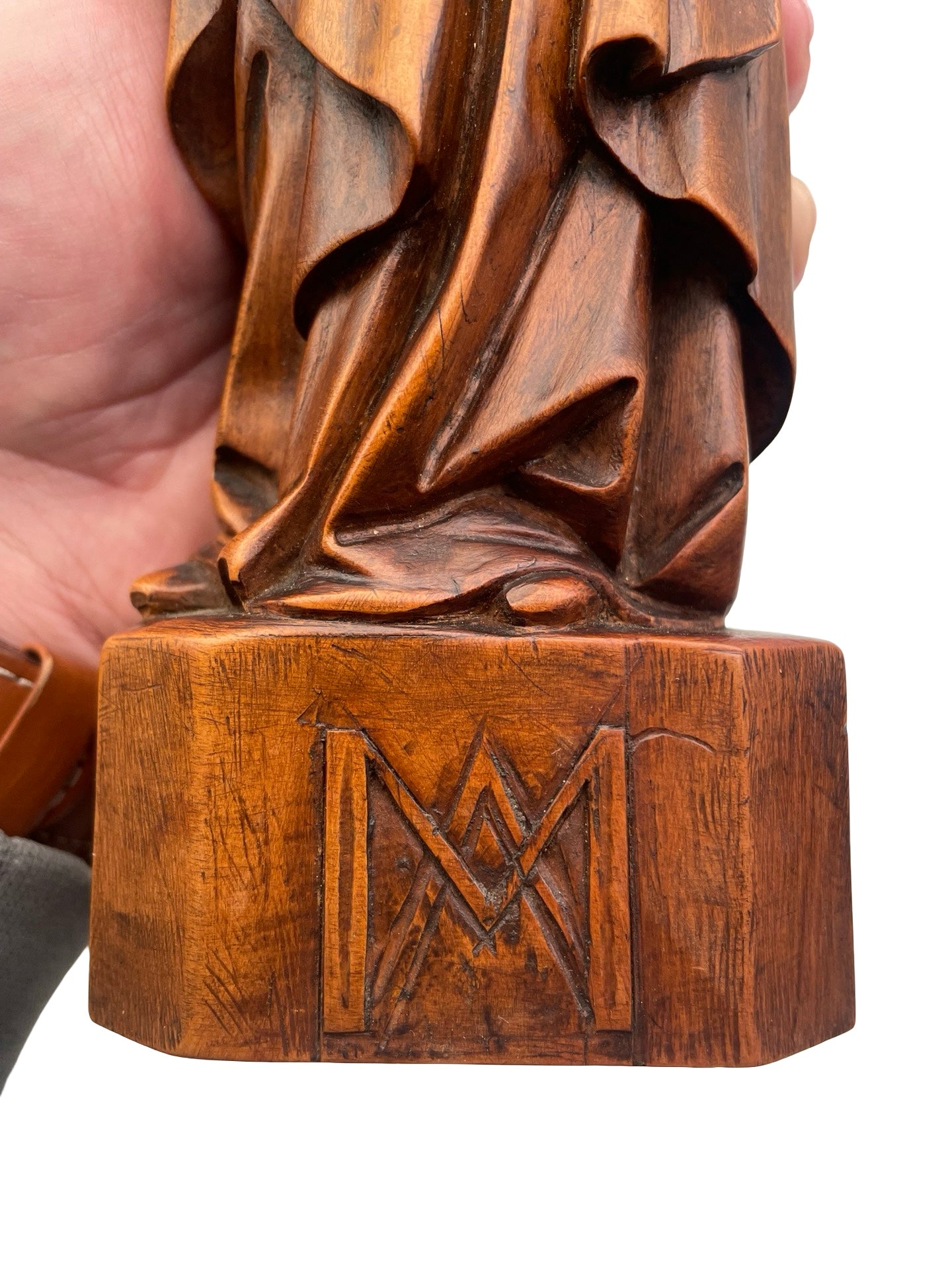 1- Vierge à l’Enfant Jésus – Sculpture en bois, XIXe siècle