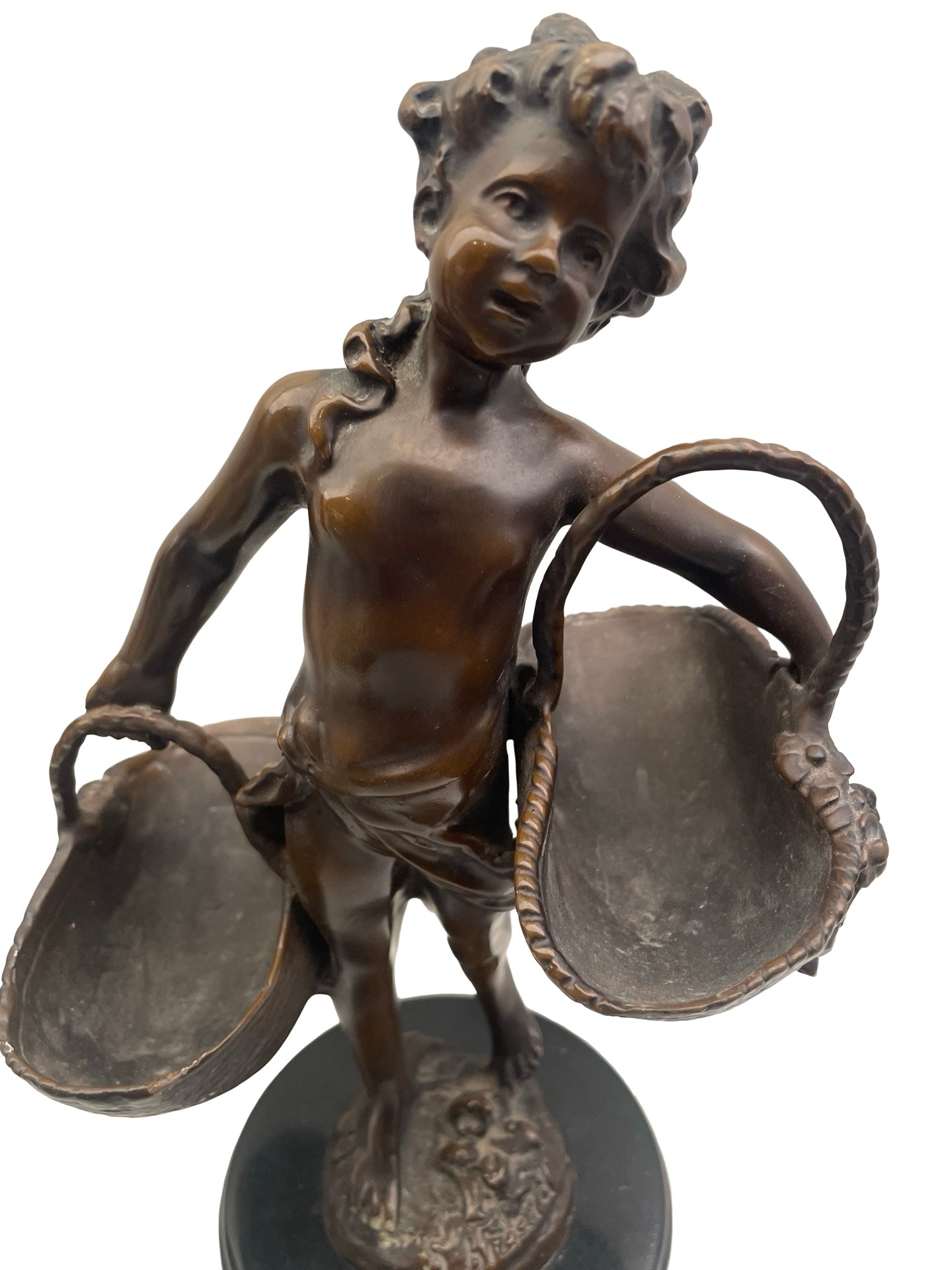 Statue en bronze jeune fille aux paniers - Suzanne Bizard