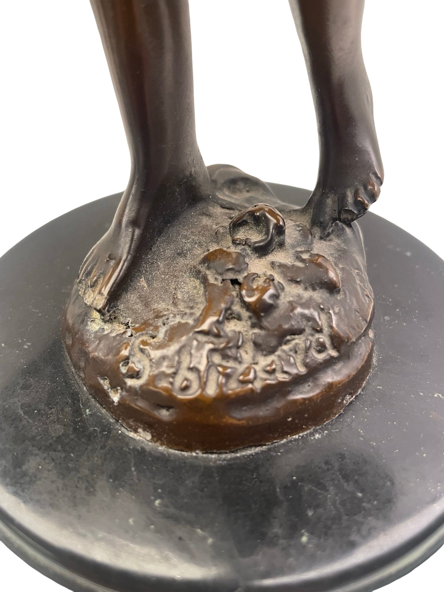 Statue en bronze jeune fille aux paniers - Suzanne Bizard