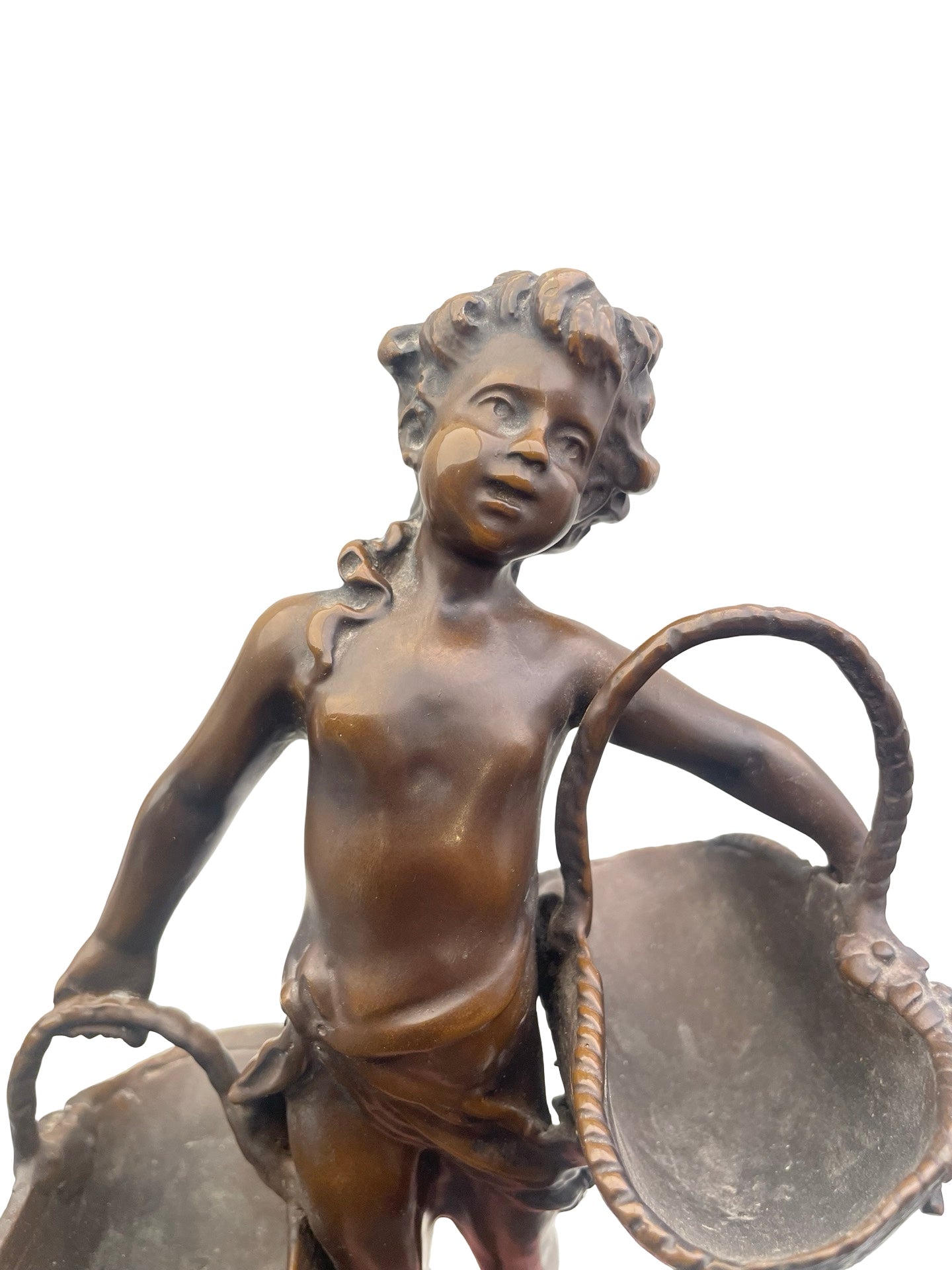 Statue en bronze jeune fille aux paniers - Suzanne Bizard