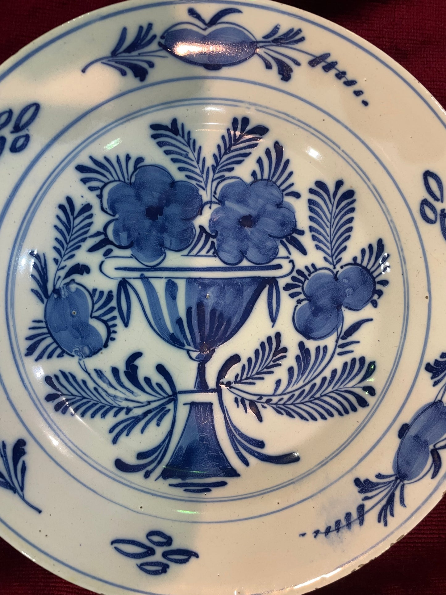 Petite Assiette en Faïence de Delft – XVIIIe siècle Signée A