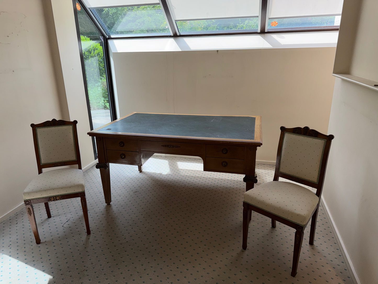 1 - Grand bureau recto verso style Empire cuir vert