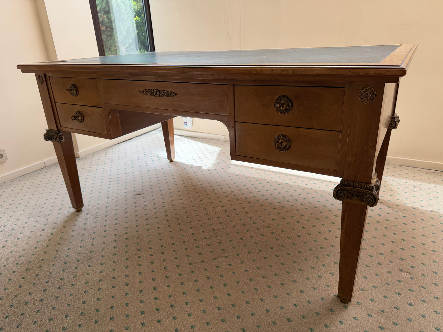 1 - Grand bureau recto verso style Empire cuir vert