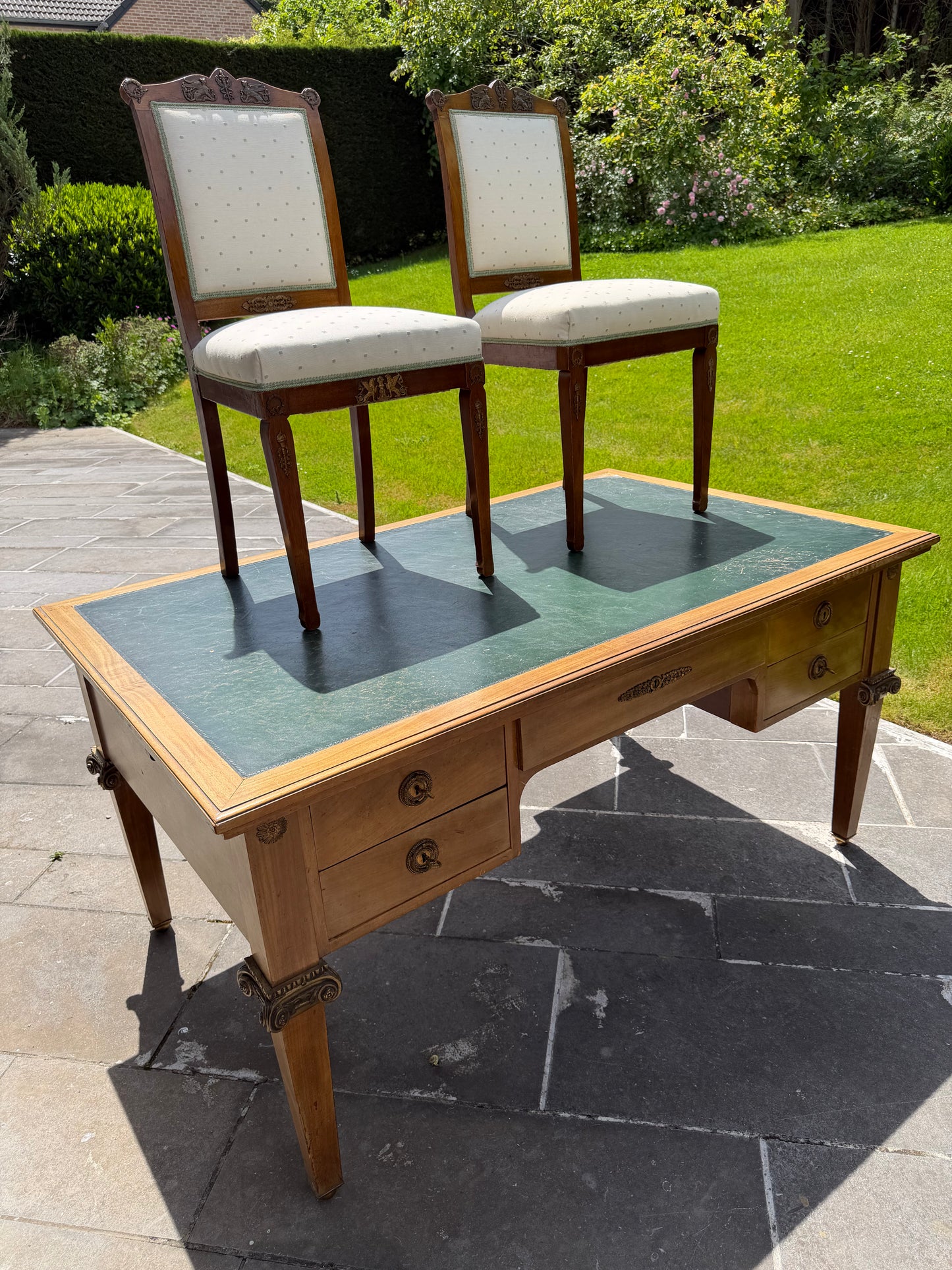 1 - Grand bureau recto verso style Empire cuir vert