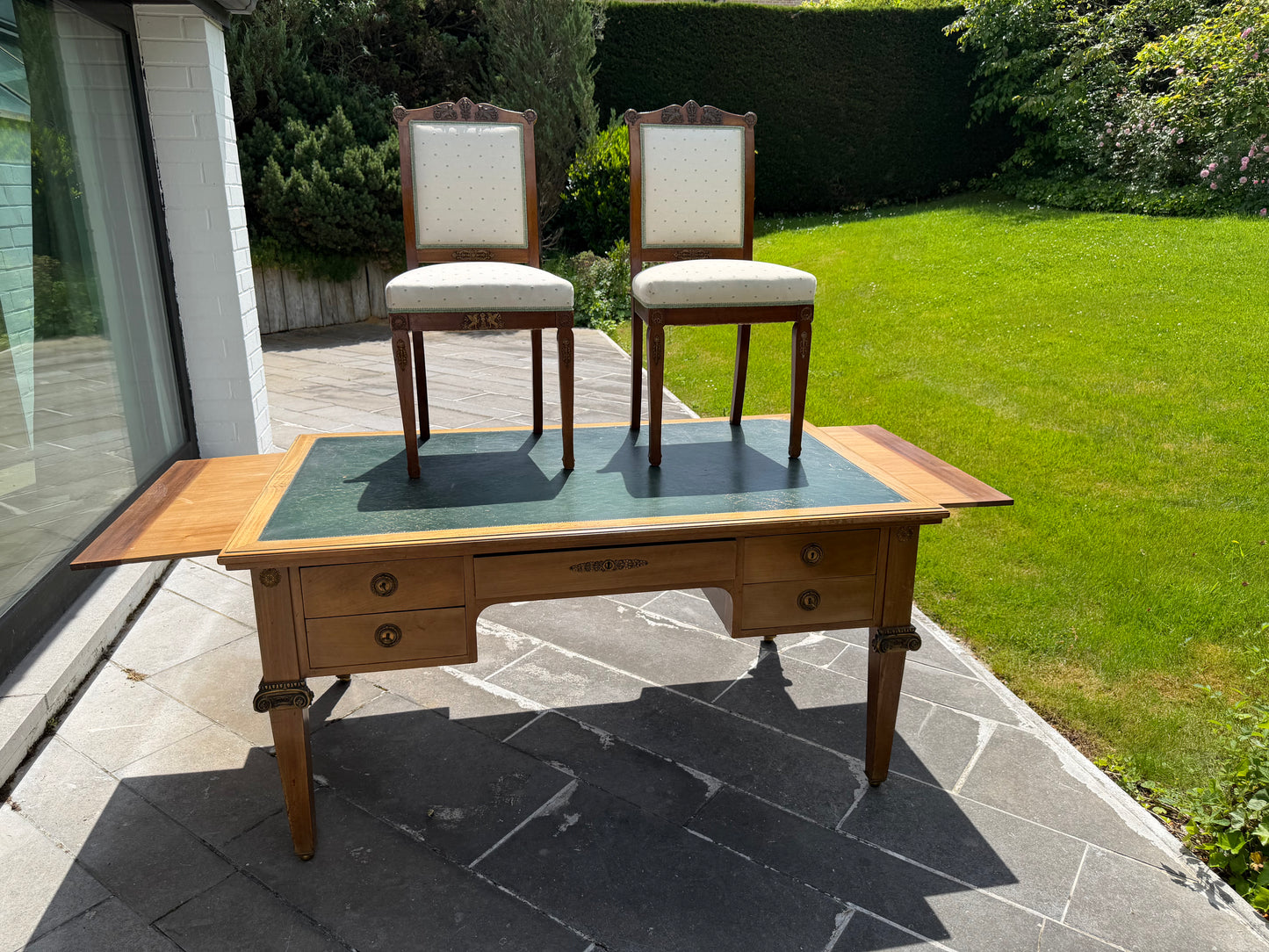 1 - Grand bureau recto verso style Empire cuir vert