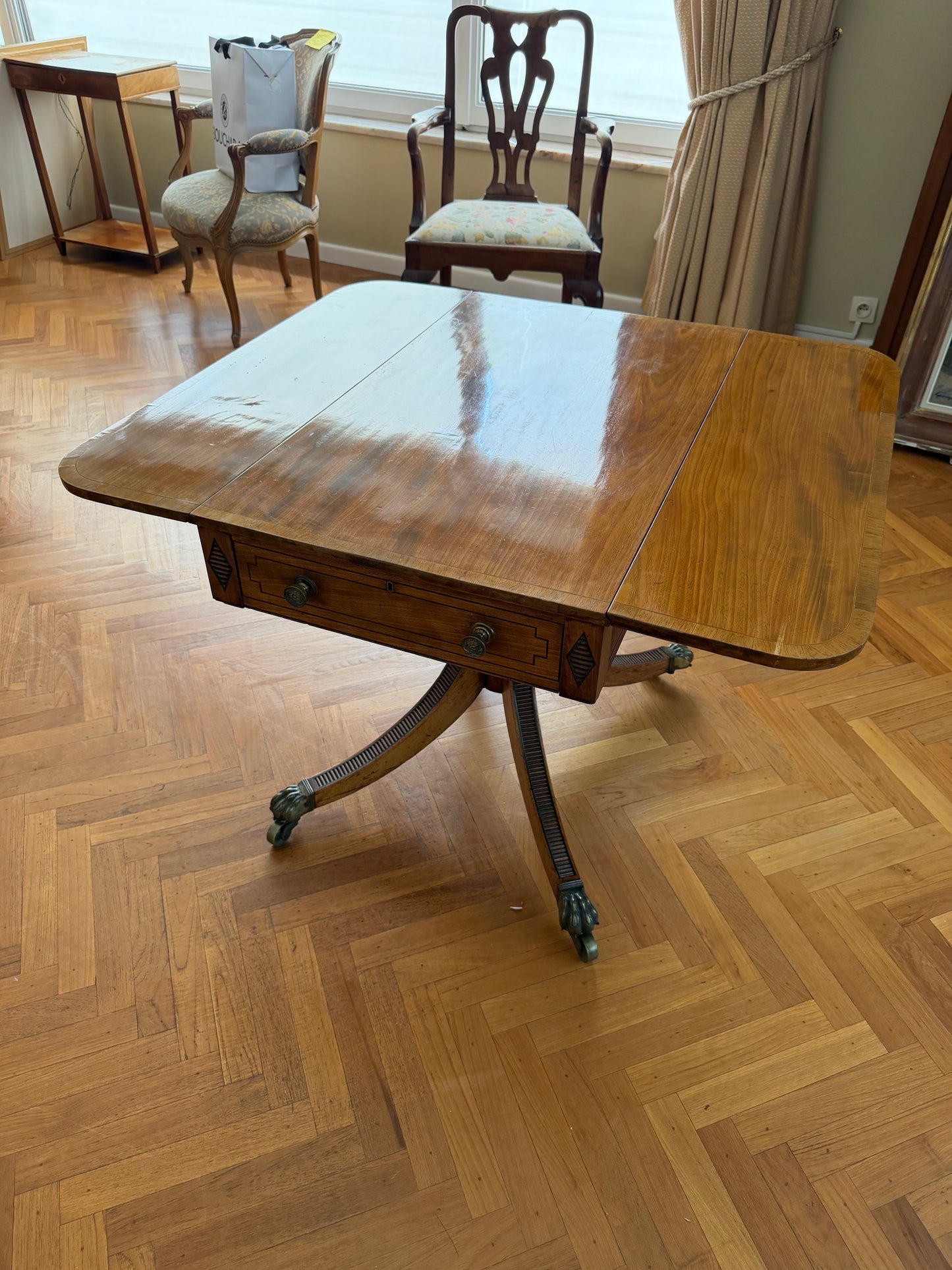 1 - Table à abattants de style Regency en acajou