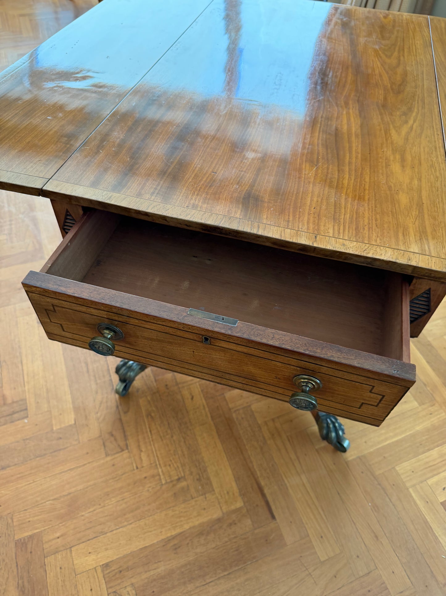 1 - Table à abattants de style Regency en acajou