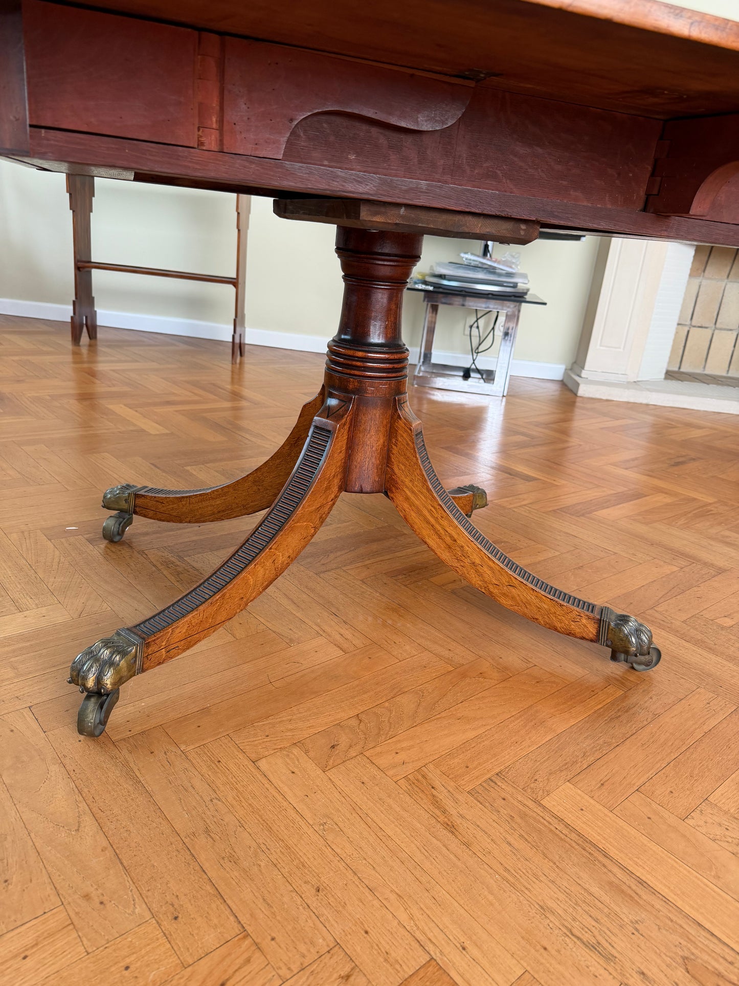 1 - Table à abattants de style Regency en acajou