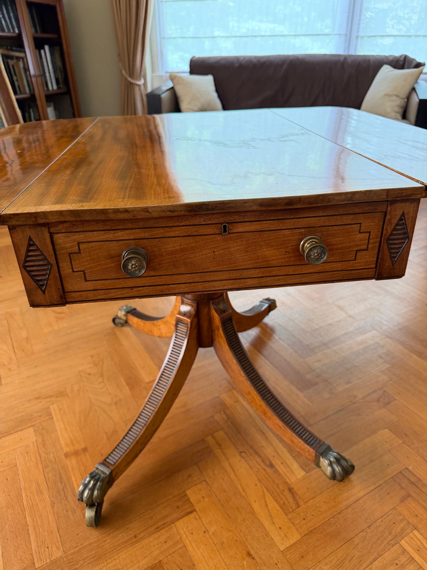 1 - Table à abattants de style Regency en acajou