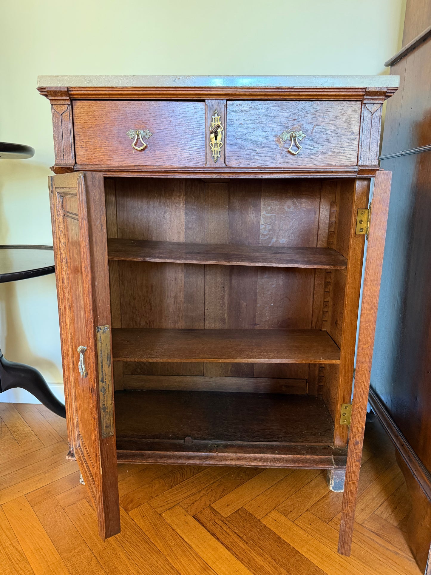 1 - Petit meuble d’appoint ancien en chêne style néoclassique