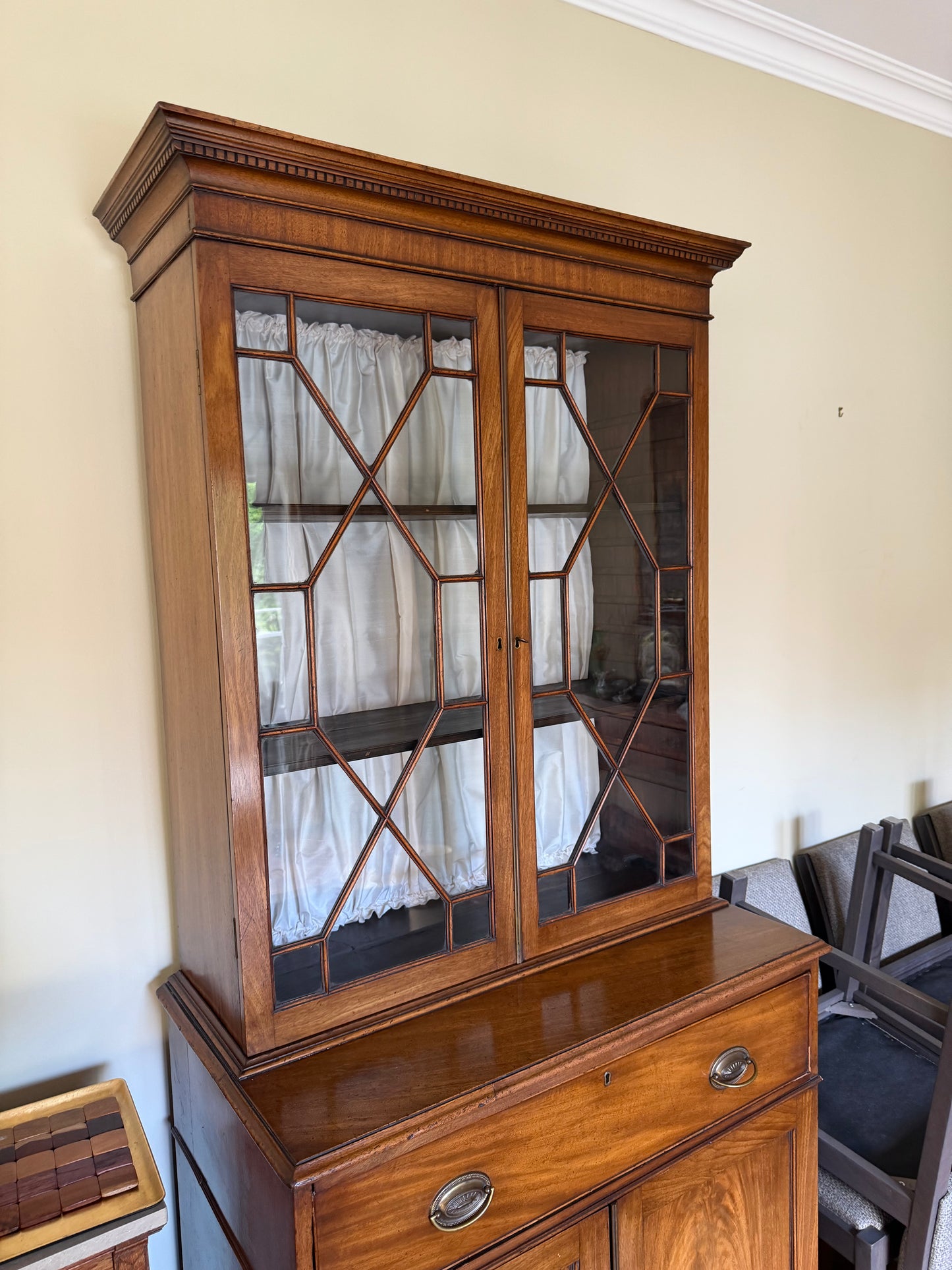 1 - Secrétaire bibliothèque anglais en acajou – vitrine Sheraton