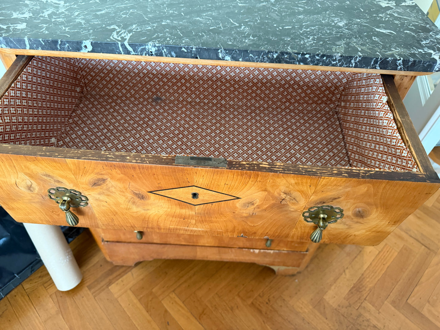 1 - Commode Biedermeier en bois fruitier et marbre noir