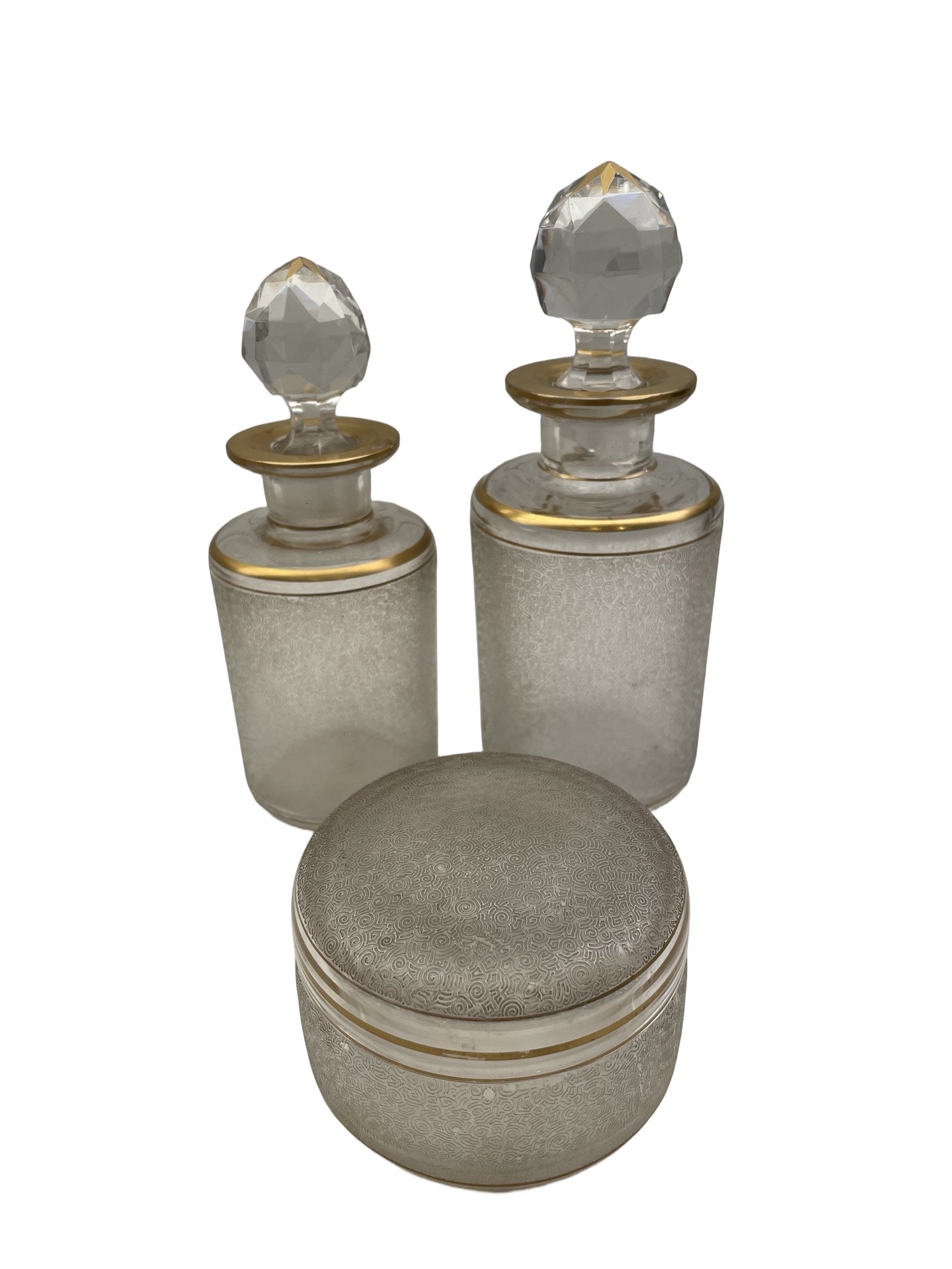 Ensemble de 2 flacons à parfum dorés + boîte à talc – Val Saint Lambert (attribués) – Non signés
