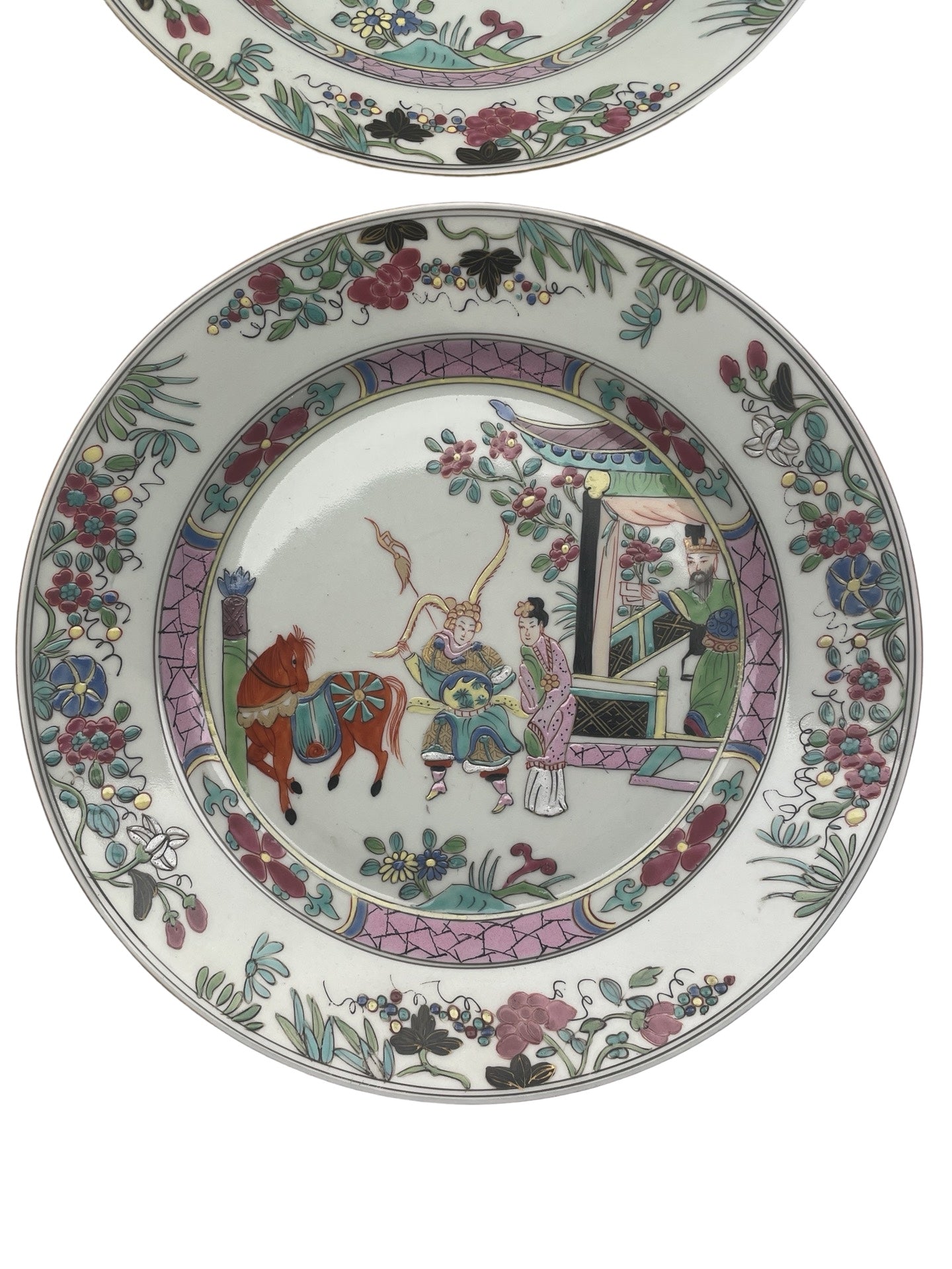 Paire d’assiettes en porcelaine – Chine – Style Famille Rose – Circa 1930