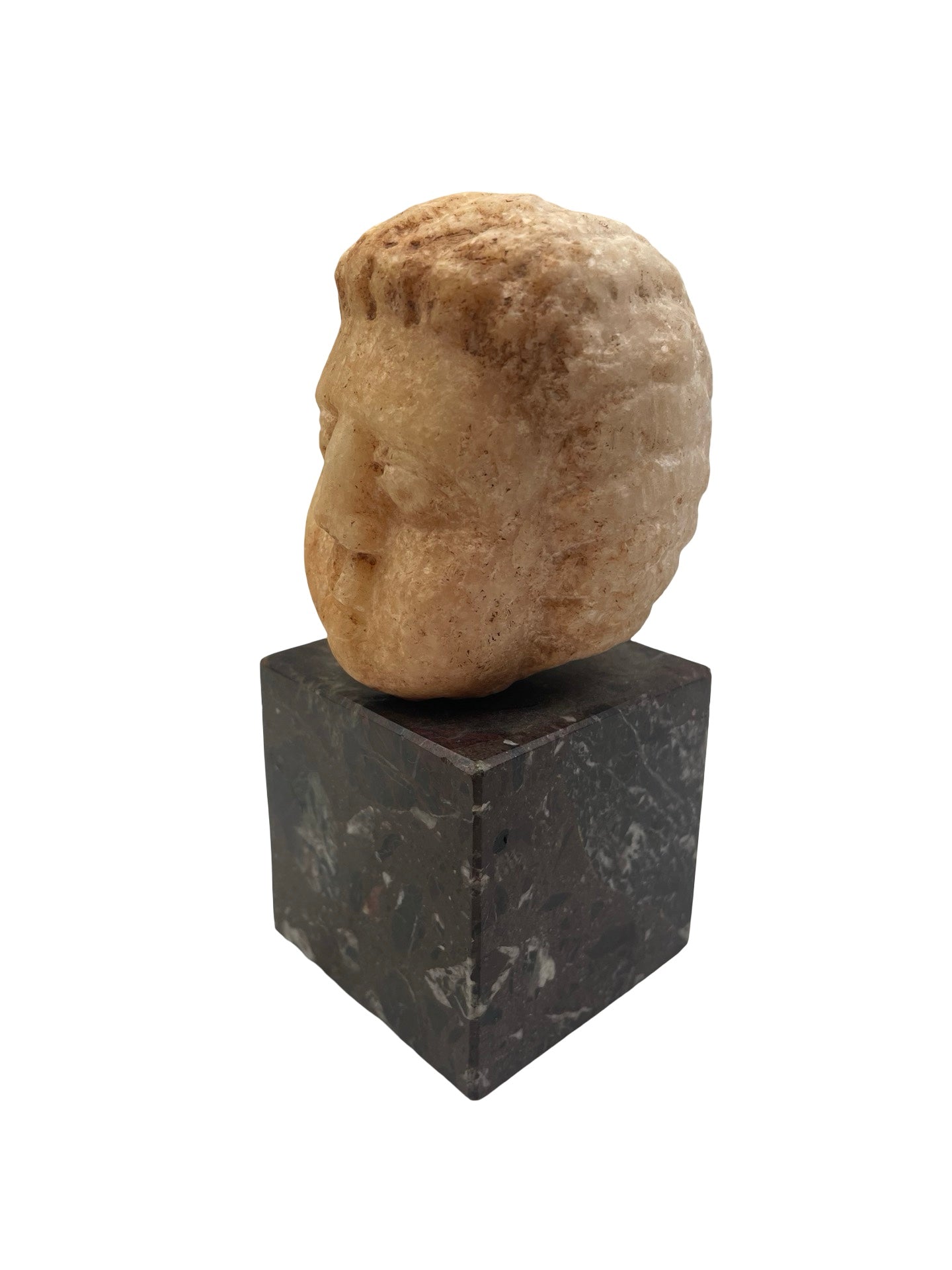 Tête d’enfant en marbre ancien à identifier