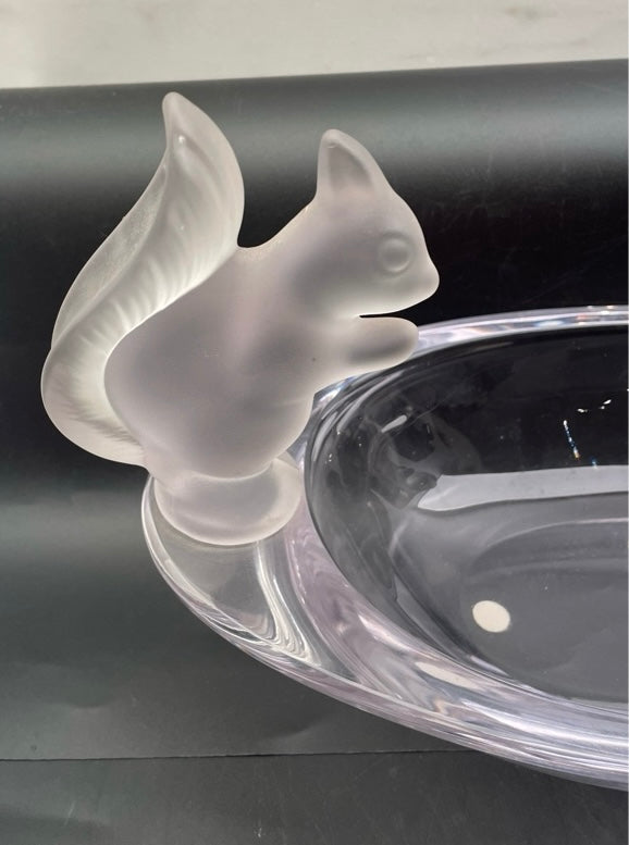 Coupe en cristal de Sèvres aux écureuils dépoli