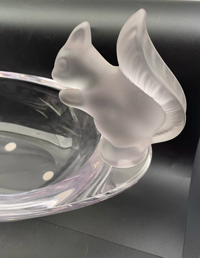 Coupe en cristal de Sèvres aux écureuils dépoli