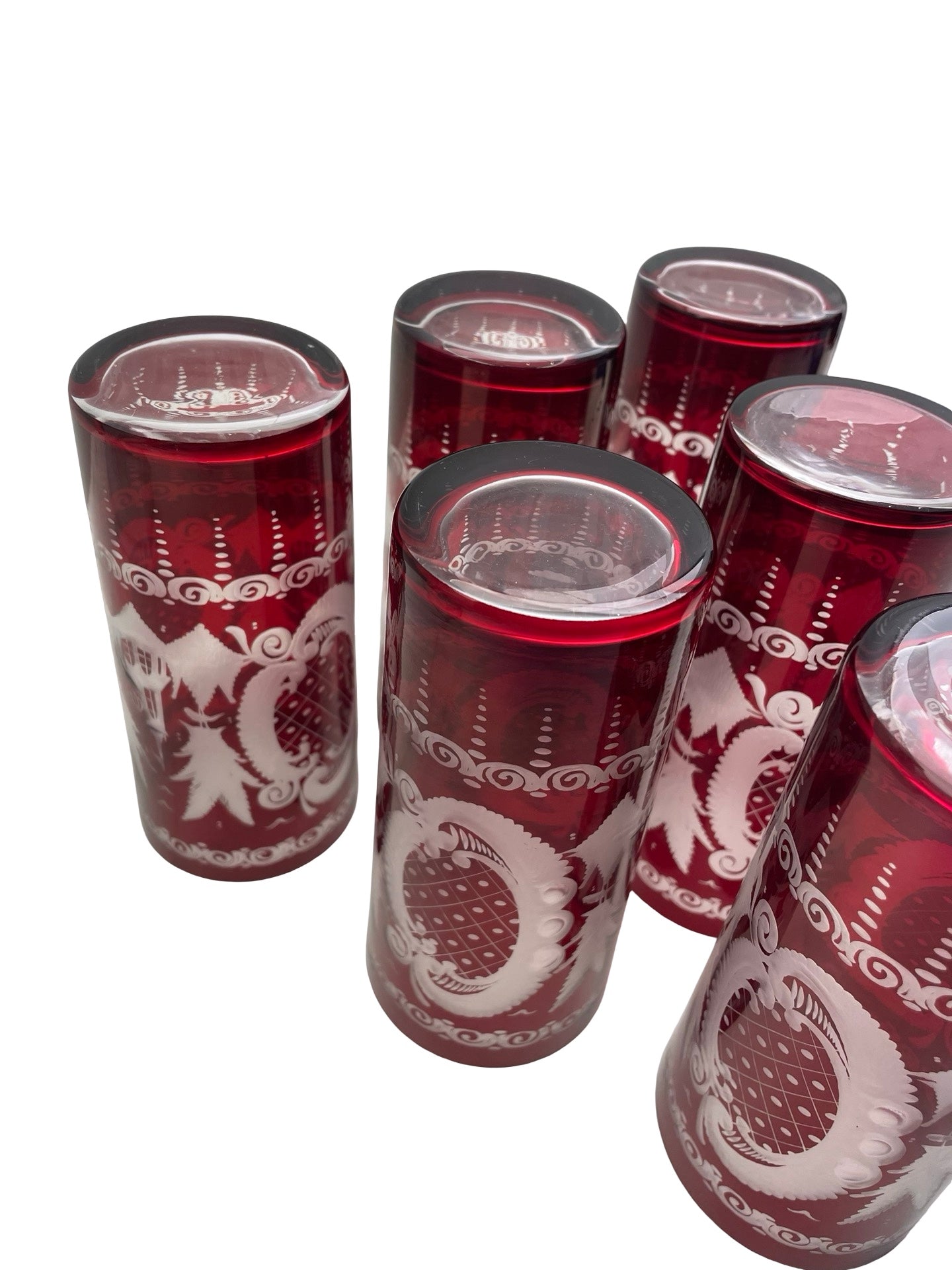 Ensemble de 6 gobelets en cristal de Bohême rouge – Décor d’oiseaux