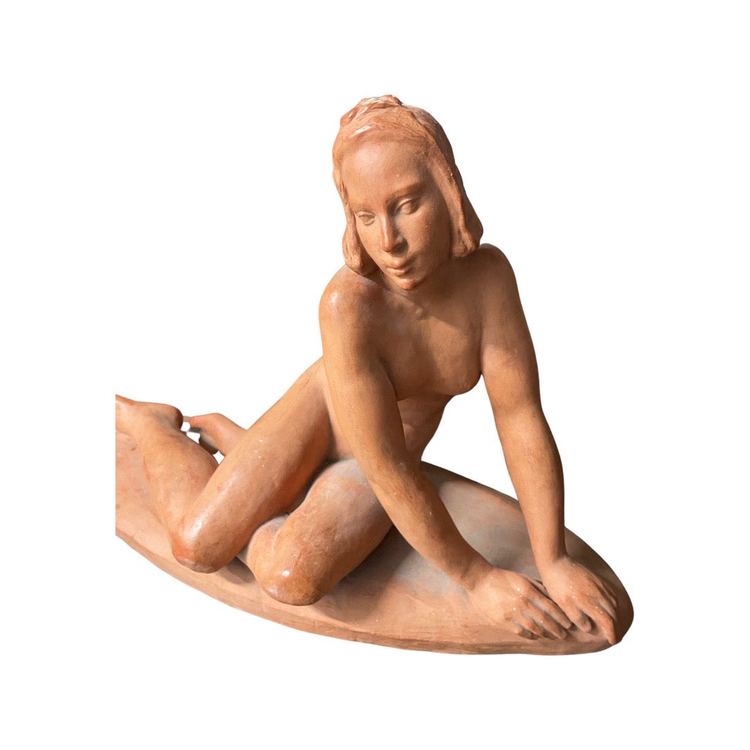 Terre cuite femme allongée par Maurice de Korte 1889 - 1971