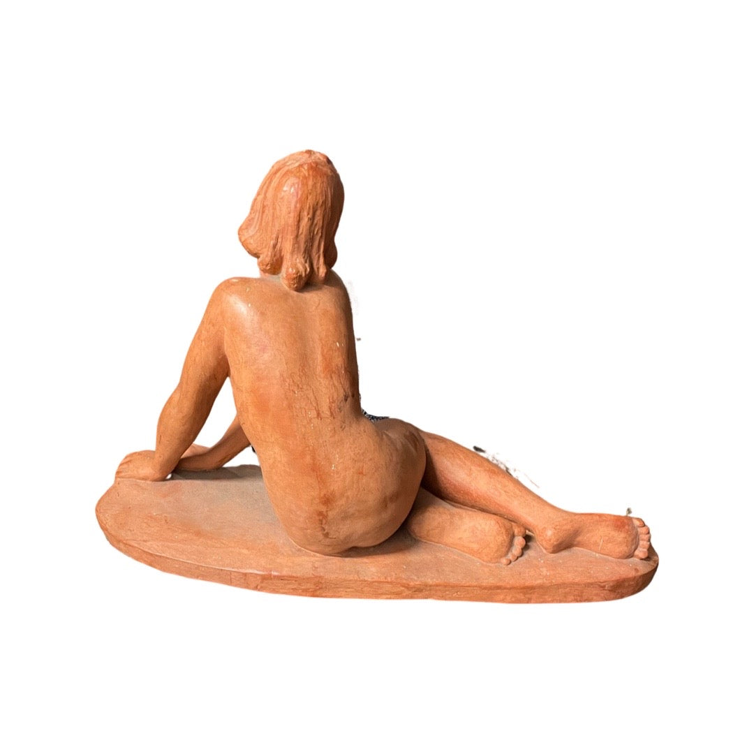 Terre cuite femme allongée par Maurice de Korte 1889 - 1971