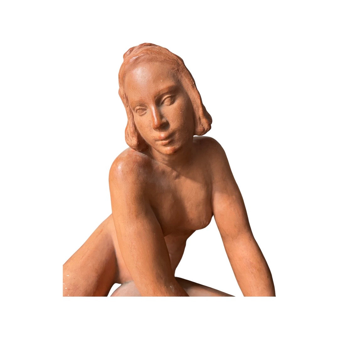 Terre cuite femme allongée par Maurice de Korte 1889 - 1971