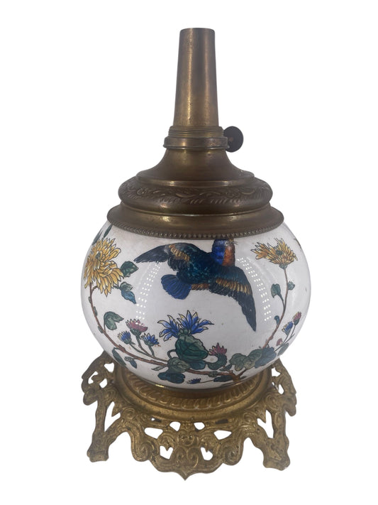 Lampe à Pétrole en Faïence – Décor d'Oiseaux et Libellules Attribuée à Gien avec Brûleur W and W Kosmos